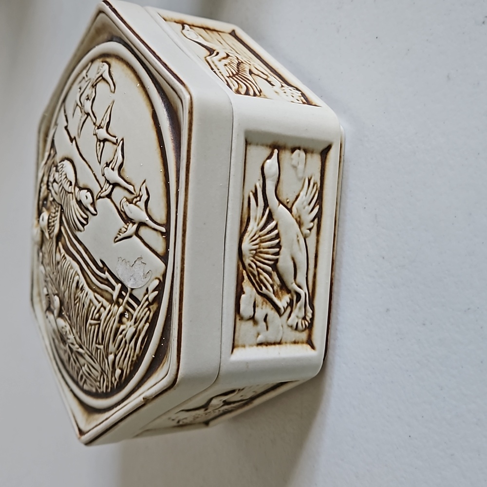 Vintage ceramic box 1980 Avon - Picture 3 of 5